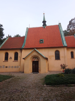 Kostel z nádvoří / Autor fotografie: Farníci