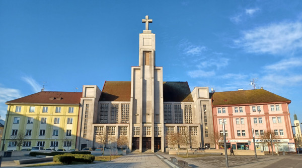 Hradec Králové - Pražské Předměstí, kostel Božského Srdce Páně