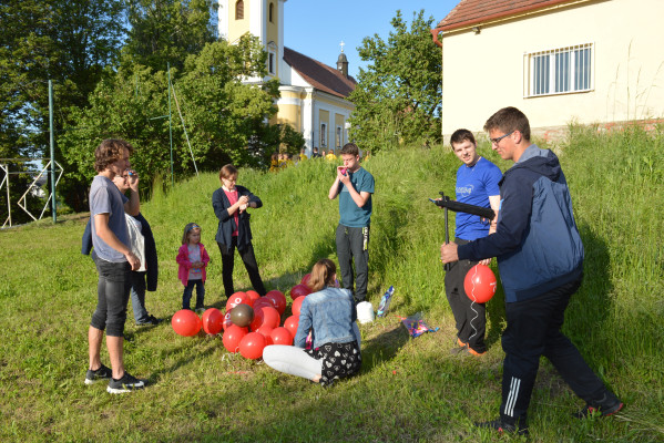 Doprovodný program na farní zahradě / Autor fotografie: Blanka Přidalová